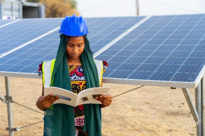 Quand l’énergie devient moteur de transformation : l’impact du partenariat Mercy Corps – COSEER dans le cadre du projet Foyré Rewbé3.0